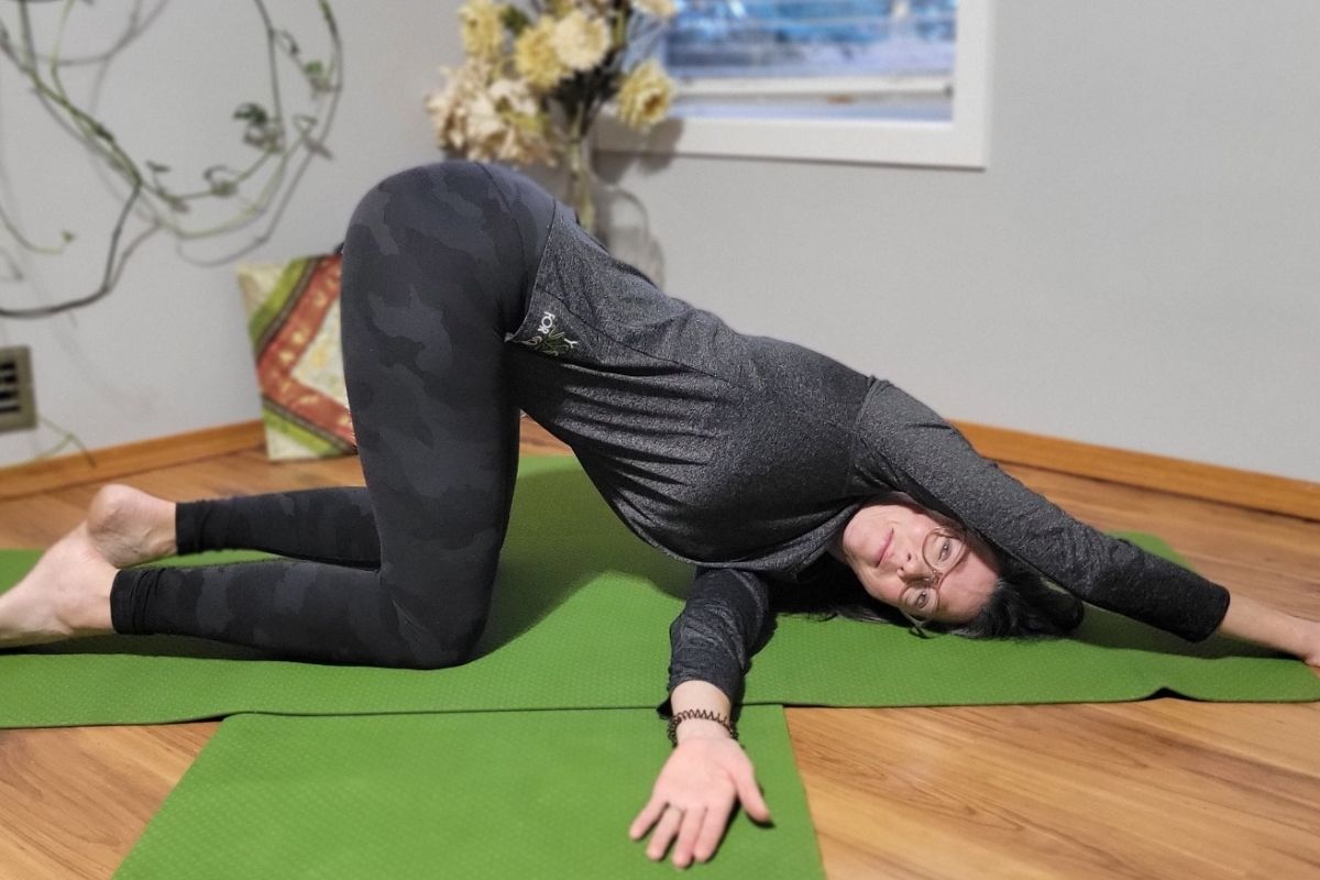 thread the needle for thoracic rotation